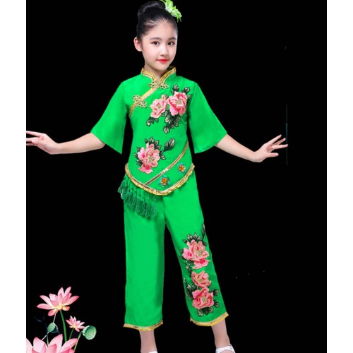 Children new year festive celebration yangge performance clothes Chinese folk dance costumes for kids children open the door red girls umbrella fan dance suit for girls